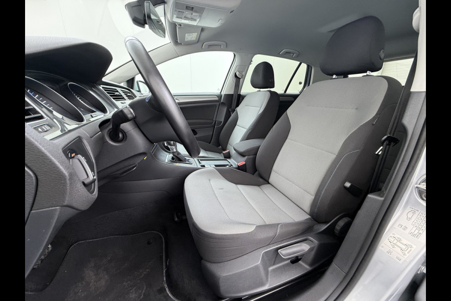 Volkswagen e-Golf Automaat Navi Ecc Climatronic Stoelverwarming Cruise Control Pdc Lmv Led Privacy Glas Regen-Lichtsensor Bluetooth Isofix SOH 85%