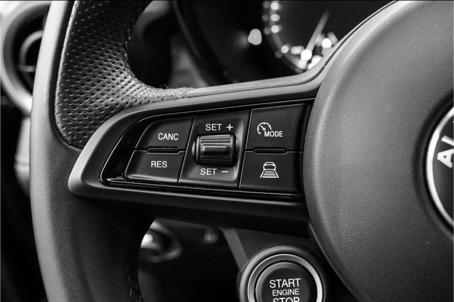 Alfa Romeo Tonale 1.3T PHEV Ti 280PK AWD CarPlay Camera ACC 18"