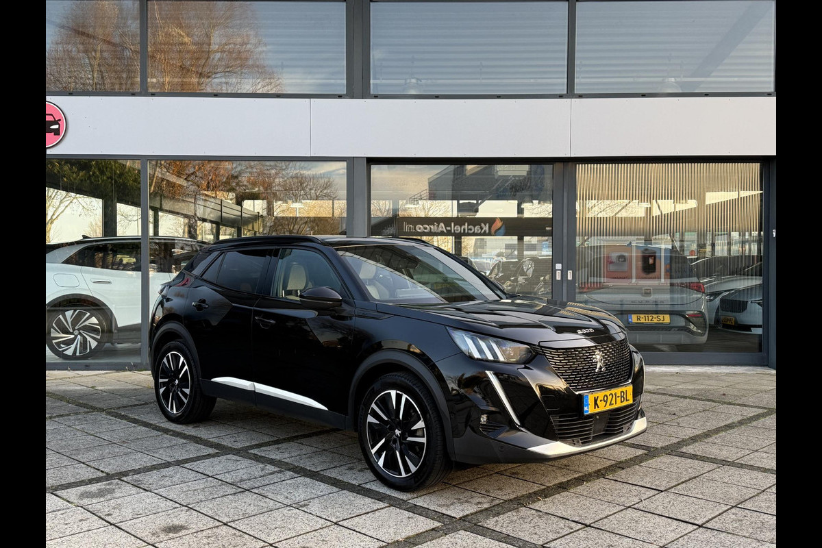 Peugeot e-2008 EV GT 50 kWh | Panorama | Trekhaak | Navi | Camera |