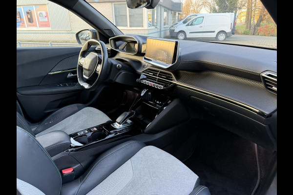 Peugeot e-2008 EV GT 50 kWh | Panorama | Trekhaak | Navi | Camera |