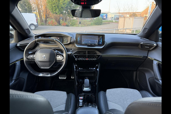 Peugeot e-2008 EV GT 50 kWh | Panorama | Trekhaak | Navi | Camera |