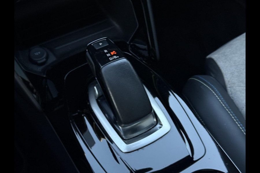 Peugeot e-2008 EV GT 50 kWh | Panorama | Trekhaak | Navi | Camera |