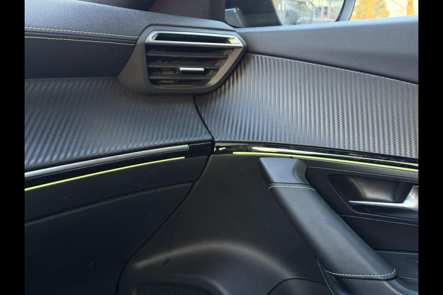 Peugeot e-2008 EV GT 50 kWh | Panorama | Trekhaak | Navi | Camera |