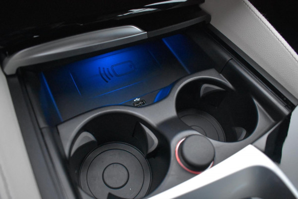 BMW 5 Serie 530e M-Sport Pro | LASERLIGHT | HARMAN KARDON | 360 CAMERA | TREKHAAK | DEALER ONDERHOUDEN | NAP |