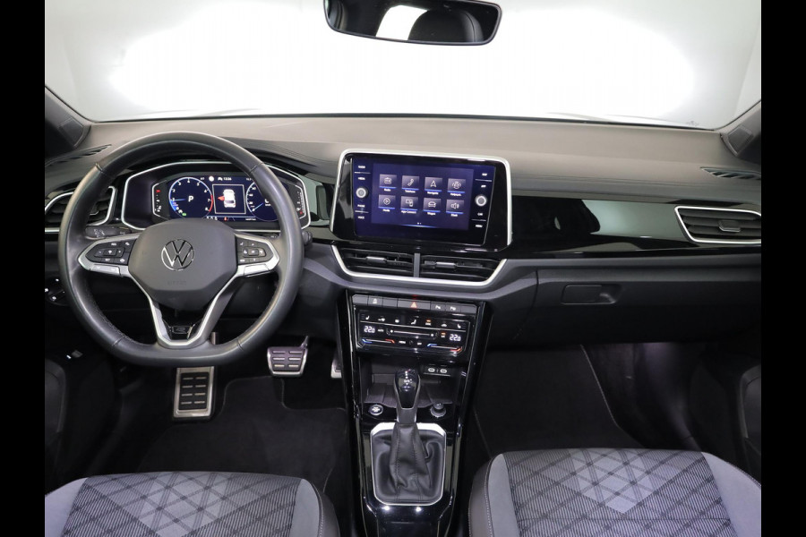 Volkswagen T-Roc 1.5 TSI R-Line 150 pk Automaat (DSG) | Verlengde garantie | Navigatie | Parkeersensoren (Park assist) | Achteruitrijcamera | Stoelverwarming | R-Line |