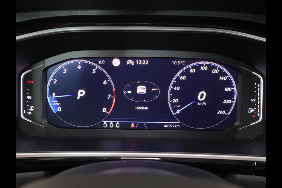 Volkswagen T-Roc 1.5 TSI R-Line 150 pk Automaat (DSG) | Verlengde garantie | Navigatie | Parkeersensoren (Park assist) | Achteruitrijcamera | Stoelverwarming | R-Line |