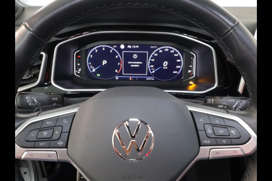 Volkswagen T-Roc 1.5 TSI R-Line 150 pk Automaat (DSG) | Verlengde garantie | Navigatie | Parkeersensoren (Park assist) | Achteruitrijcamera | Stoelverwarming | R-Line |