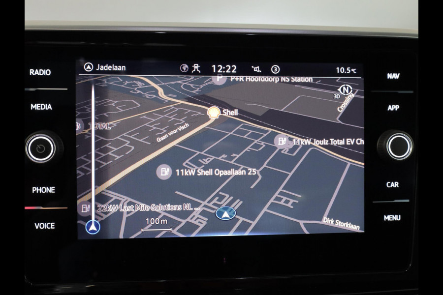 Volkswagen T-Roc 1.5 TSI R-Line 150 pk Automaat (DSG) | Verlengde garantie | Navigatie | Parkeersensoren (Park assist) | Achteruitrijcamera | Stoelverwarming | R-Line |