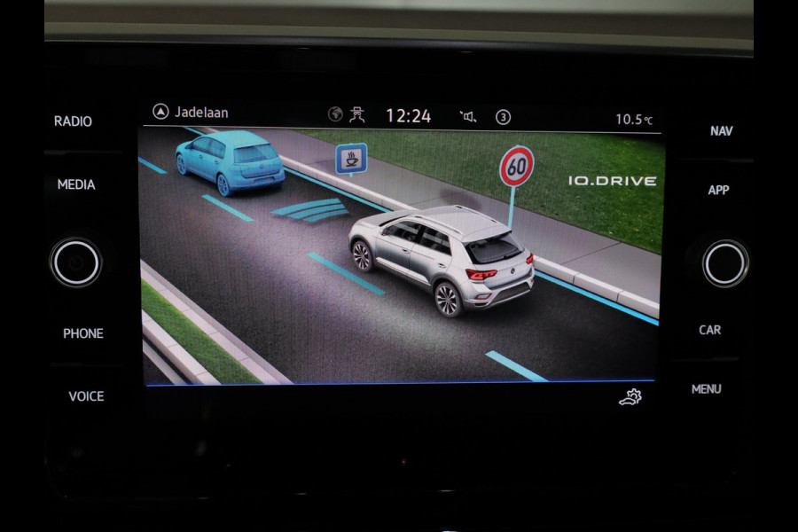 Volkswagen T-Roc 1.5 TSI R-Line 150 pk Automaat (DSG) | Verlengde garantie | Navigatie | Parkeersensoren (Park assist) | Achteruitrijcamera | Stoelverwarming | R-Line |