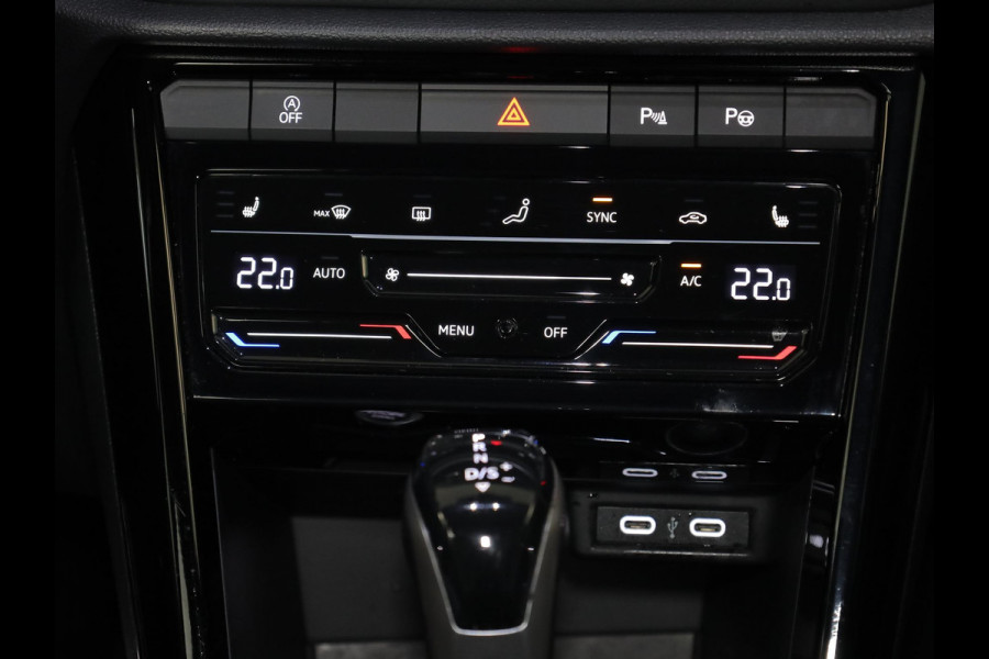 Volkswagen T-Roc 1.5 TSI R-Line 150 pk Automaat (DSG) | Verlengde garantie | Navigatie | Parkeersensoren (Park assist) | Achteruitrijcamera | Stoelverwarming | R-Line |