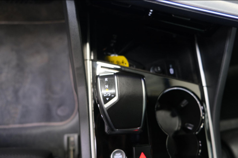 Volkswagen Touareg R-Line 3.0L V6 286pk > GRIJSKENTEKEN < Airco, Cruise, Navi, PDC, Luchtvering, Camera, Schuifdak, Trekhaak.