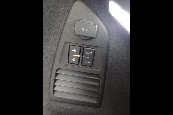 Volkswagen Touareg R-Line 3.0L V6 286pk > GRIJSKENTEKEN < Airco, Cruise, Navi, PDC, Luchtvering, Camera, Schuifdak, Trekhaak.