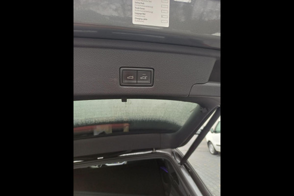 Volkswagen Touareg R-Line 3.0L V6 286pk > GRIJSKENTEKEN < Airco, Cruise, Navi, PDC, Luchtvering, Camera, Schuifdak, Trekhaak.