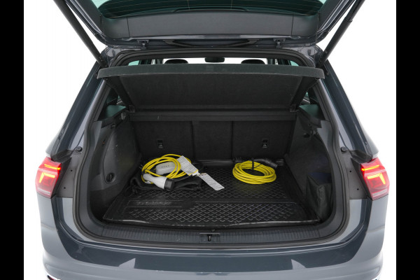 Volkswagen Tiguan 1.4 TSI R-Line Business+ (Plug-in) (INCL-BTW) Aut. *PANO | FULL-LED | ADAPTIVE-CRUISE | DIGI-COCKPIT | HEATED-COMFORTSEATS | NAV-FULLMAP | DAB+ | TOWBAR | PRIVACY-GLASS | ECC | PDC | 19''ALU