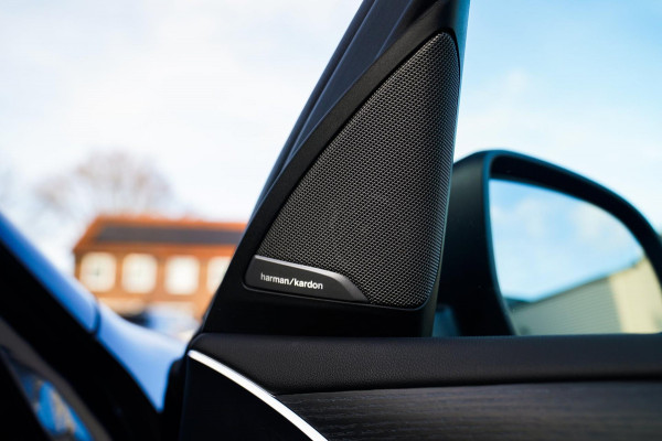 BMW X3 XDrive30e High executive | M-pakket | Panorama | Camera | Harman/Kardon | Stuuwiel verwarmd | Luxe Nappa Leder | 20 inch |
