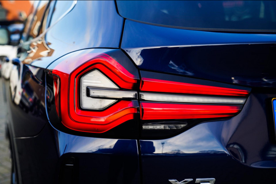 BMW X3 XDrive30e High executive | M-pakket | Panorama | Camera | Harman/Kardon | Stuuwiel verwarmd | Luxe Nappa Leder | 20 inch |