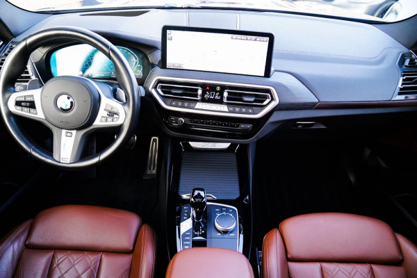 BMW X3 XDrive30e High executive | M-pakket | Panorama | Camera | Harman/Kardon | Stuuwiel verwarmd | Luxe Nappa Leder | 20 inch |