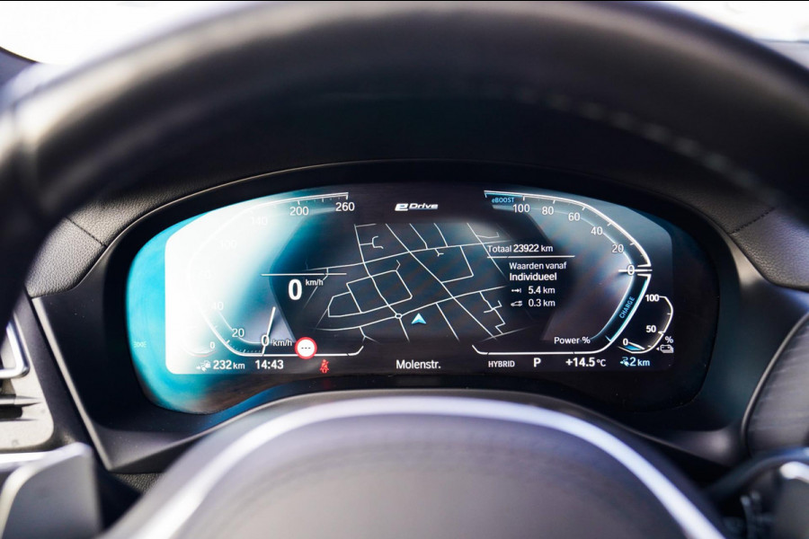 BMW X3 XDrive30e High executive | M-pakket | Panorama | Camera | Harman/Kardon | Stuuwiel verwarmd | Luxe Nappa Leder | 20 inch |