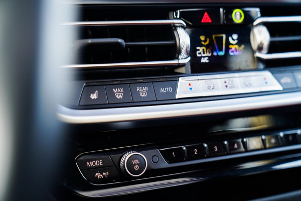 BMW X3 XDrive30e High executive | M-pakket | Panorama | Camera | Harman/Kardon | Stuuwiel verwarmd | Luxe Nappa Leder | 20 inch |