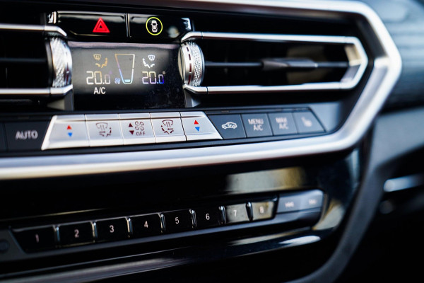 BMW X3 XDrive30e High executive | M-pakket | Panorama | Camera | Harman/Kardon | Stuuwiel verwarmd | Luxe Nappa Leder | 20 inch |