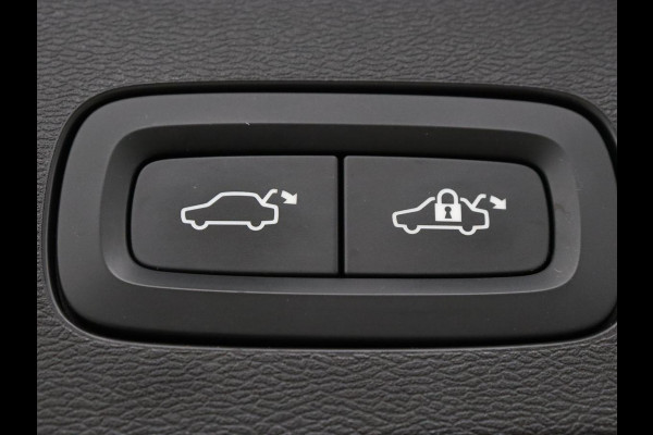 Volvo V60 2.0 B4 Inscription | Trekhaak | Leder | Stoel & stuurverwarming | Camera | Adaptive cruise | Carplay | Navigatie | Keyless | Climate control | Parkeerhulp