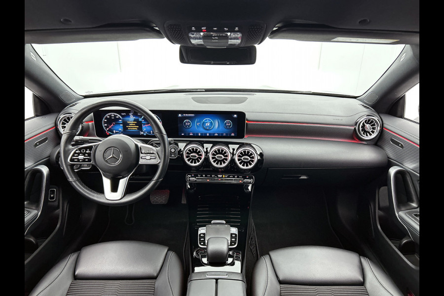 Mercedes-Benz CLA-Klasse 200 Business Solution Progressive(Dealer OnderH, SfeerV, Camera, Trekhaak, StoelV, Carplay, PDC, Etc)