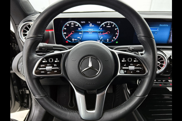 Mercedes-Benz CLA-Klasse 200 Business Solution Progressive(Dealer OnderH, SfeerV, Camera, Trekhaak, StoelV, Carplay, PDC, Etc)
