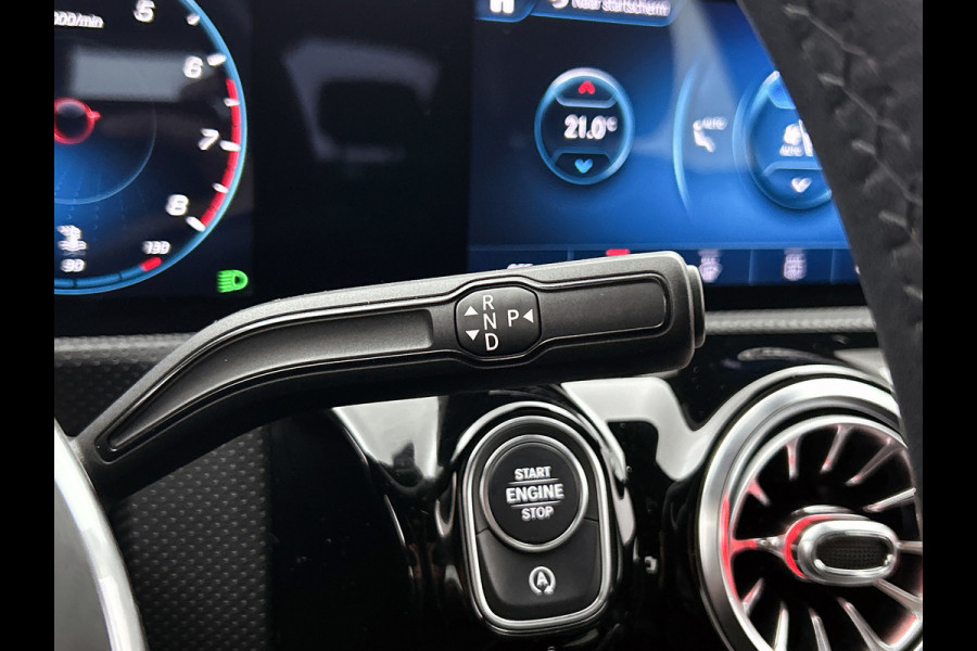 Mercedes-Benz CLA-Klasse 200 Business Solution Progressive(Dealer OnderH, SfeerV, Camera, Trekhaak, StoelV, Carplay, PDC, Etc)