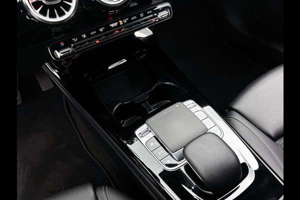 Mercedes-Benz CLA-Klasse 200 Business Solution Progressive(Dealer OnderH, SfeerV, Camera, Trekhaak, StoelV, Carplay, PDC, Etc)