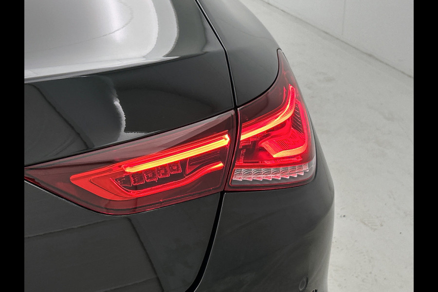 Mercedes-Benz CLA-Klasse 200 Business Solution Progressive(Dealer OnderH, SfeerV, Camera, Trekhaak, StoelV, Carplay, PDC, Etc)