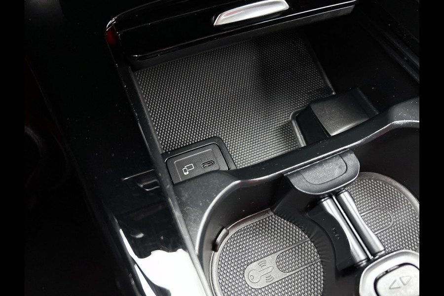 Mercedes-Benz CLA-Klasse 200 Business Solution Progressive(Dealer OnderH, SfeerV, Camera, Trekhaak, StoelV, Carplay, PDC, Etc)