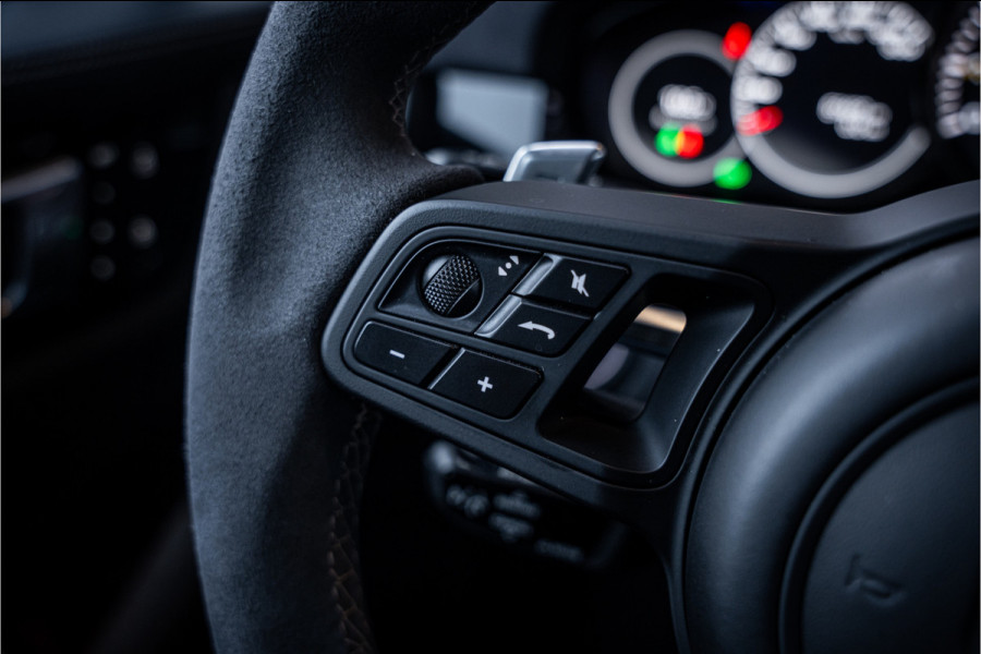 Porsche Cayenne Coupé 4.0 Turbo GT - Mahogany Metallic | Sport Chrono + | Alcantara | Bose | Memory