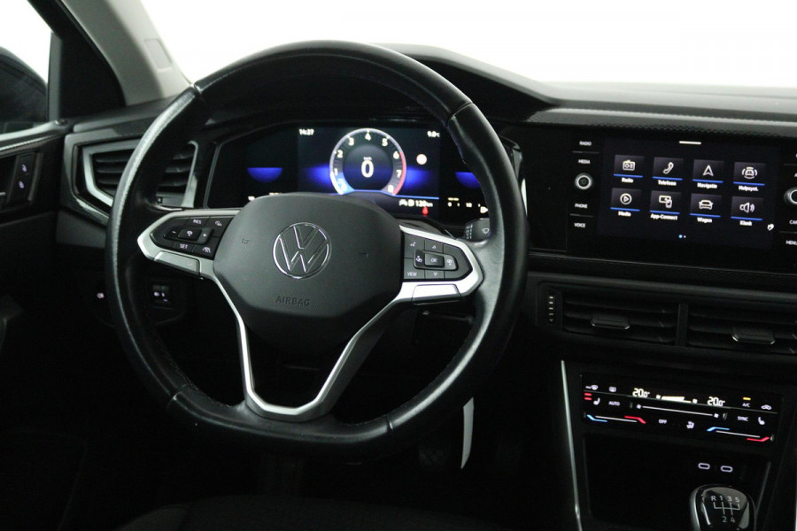 Volkswagen Polo 1.0 TSI Life Business (NAVIGATIE, STOELVERWARMING, ACHTERUITRIJCAMERA, ADAPTIVE CRUISE CONTROL, PARKEERSENSOREN)