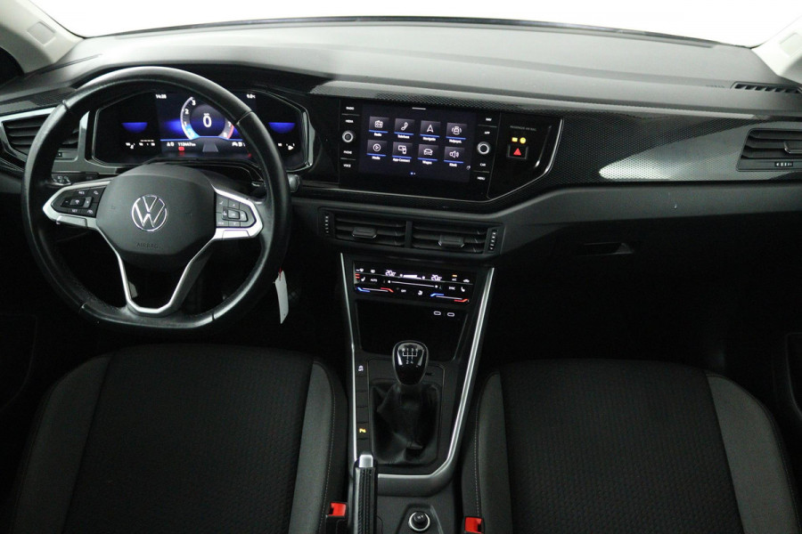 Volkswagen Polo 1.0 TSI Life Business (NAVIGATIE, STOELVERWARMING, ACHTERUITRIJCAMERA, ADAPTIVE CRUISE CONTROL, PARKEERSENSOREN)