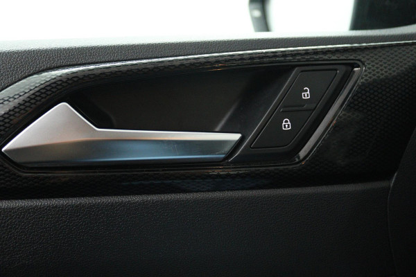 Volkswagen Polo 1.0 TSI Life Business (NAVIGATIE, STOELVERWARMING, ACHTERUITRIJCAMERA, ADAPTIVE CRUISE CONTROL, PARKEERSENSOREN)