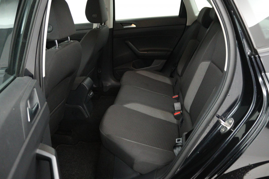 Volkswagen Polo 1.0 TSI Life Business (NAVIGATIE, STOELVERWARMING, ACHTERUITRIJCAMERA, ADAPTIVE CRUISE CONTROL, PARKEERSENSOREN)