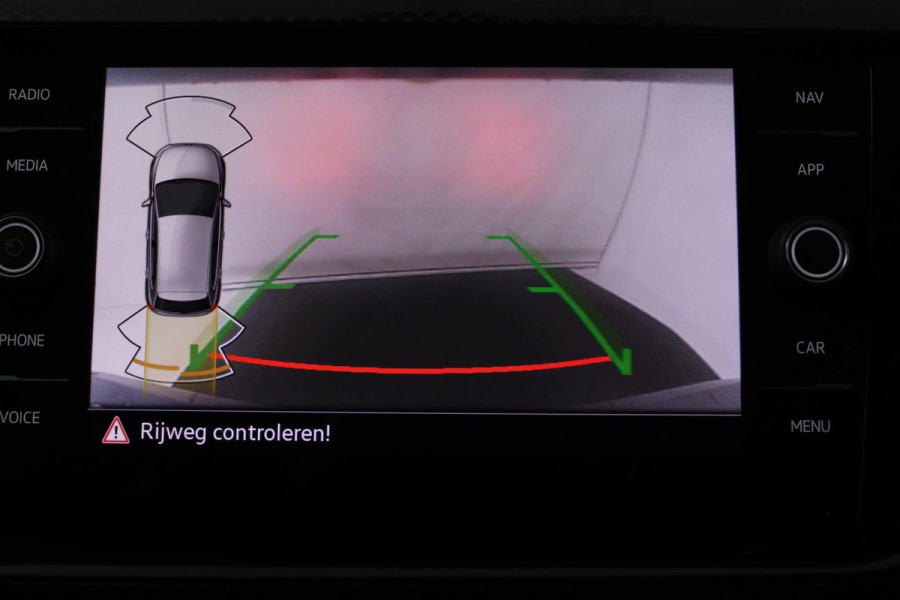 Volkswagen Polo 1.0 TSI Life Business (NAVIGATIE, STOELVERWARMING, ACHTERUITRIJCAMERA, ADAPTIVE CRUISE CONTROL, PARKEERSENSOREN)