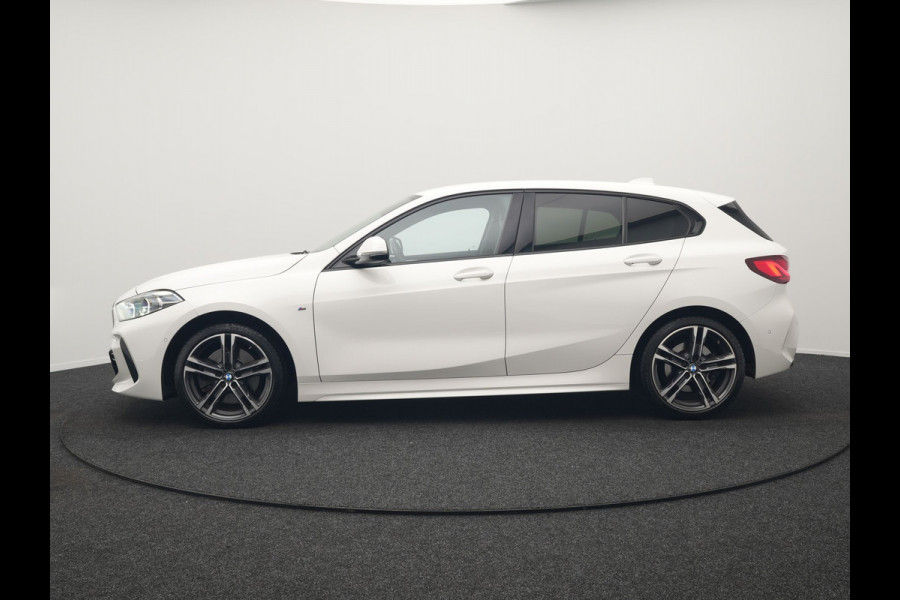 BMW 1-serie 120i M-Sport 179pk Dealer O.H. | Adaptive Cruise | Camera | LED Koplampen | Virtual | Apple Carplay | Sportstoelen & Stuur Verwarmd | Sfeerverlichting | Keyless | DAB |