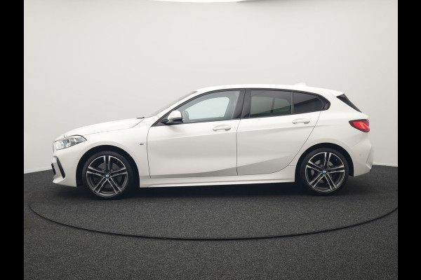 BMW 1-serie 120i M-Sport 179pk Dealer O.H. | Adaptive Cruise | Camera | LED Koplampen | Virtual | Apple Carplay | Sportstoelen & Stuur Verwarmd | Sfeerverlichting | Keyless | DAB |