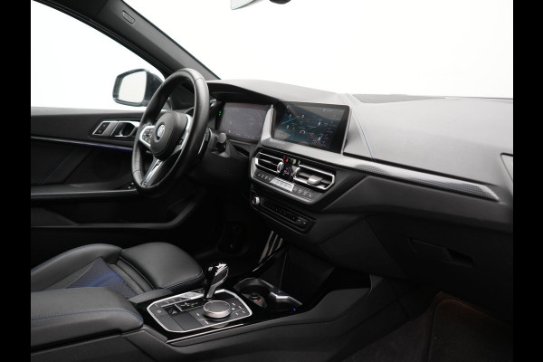 BMW 1-serie 120i M-Sport 179pk Dealer O.H. | Adaptive Cruise | Camera | LED Koplampen | Virtual | Apple Carplay | Sportstoelen & Stuur Verwarmd | Sfeerverlichting | Keyless | DAB |