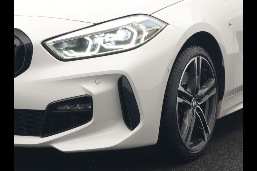 BMW 1-serie 120i M-Sport 179pk Dealer O.H. | Adaptive Cruise | Camera | LED Koplampen | Virtual | Apple Carplay | Sportstoelen & Stuur Verwarmd | Sfeerverlichting | Keyless | DAB |