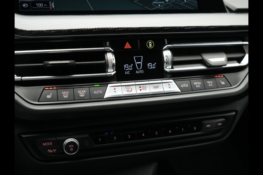 BMW 1-serie 120i M-Sport 179pk Dealer O.H. | Adaptive Cruise | Camera | LED Koplampen | Virtual | Apple Carplay | Sportstoelen & Stuur Verwarmd | Sfeerverlichting | Keyless | DAB |