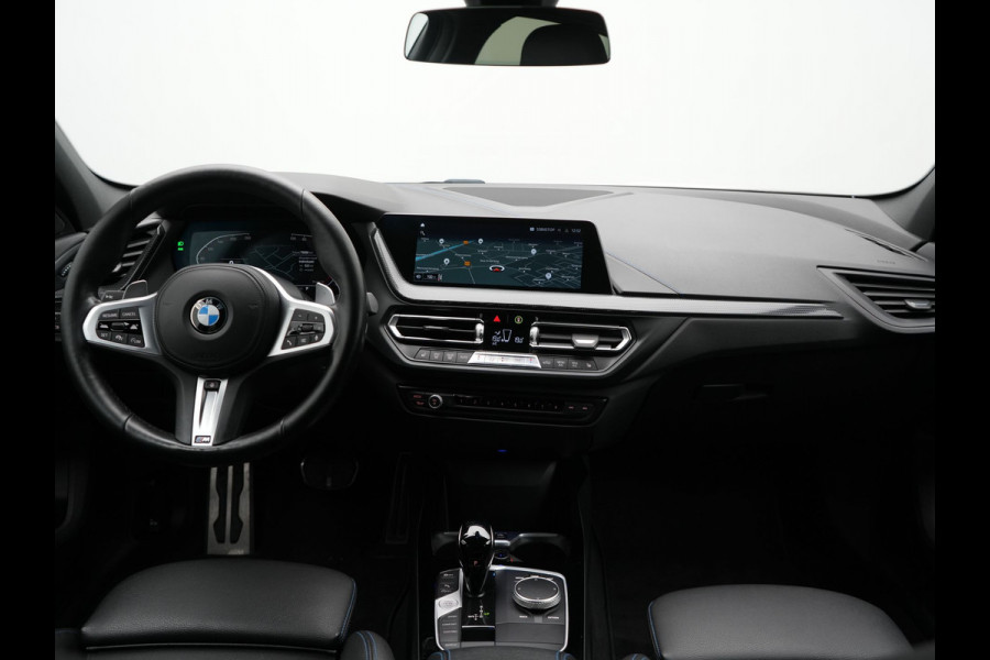 BMW 1-serie 120i M-Sport 179pk Dealer O.H. | Adaptive Cruise | Camera | LED Koplampen | Virtual | Apple Carplay | Sportstoelen & Stuur Verwarmd | Sfeerverlichting | Keyless | DAB |