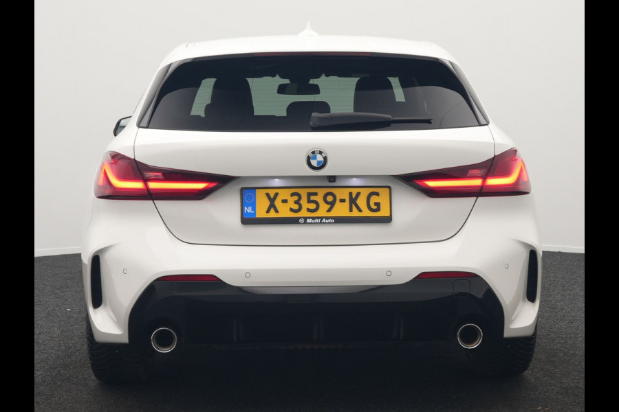 BMW 1-serie 120i M-Sport 179pk Dealer O.H. | Adaptive Cruise | Camera | LED Koplampen | Virtual | Apple Carplay | Sportstoelen & Stuur Verwarmd | Sfeerverlichting | Keyless | DAB |