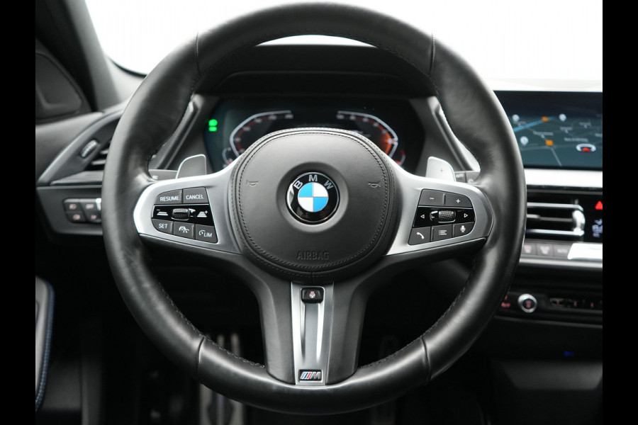 BMW 1-serie 120i M-Sport 179pk Dealer O.H. | Adaptive Cruise | Camera | LED Koplampen | Virtual | Apple Carplay | Sportstoelen & Stuur Verwarmd | Sfeerverlichting | Keyless | DAB |