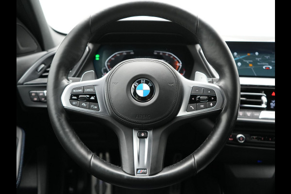BMW 1-serie 120i M-Sport 179pk Dealer O.H. | Adaptive Cruise | Camera | LED Koplampen | Virtual | Apple Carplay | Sportstoelen & Stuur Verwarmd | Sfeerverlichting | Keyless | DAB |