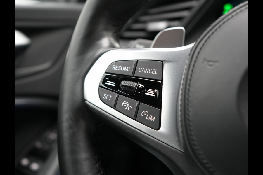 BMW 1-serie 120i M-Sport 179pk Dealer O.H. | Adaptive Cruise | Camera | LED Koplampen | Virtual | Apple Carplay | Sportstoelen & Stuur Verwarmd | Sfeerverlichting | Keyless | DAB |