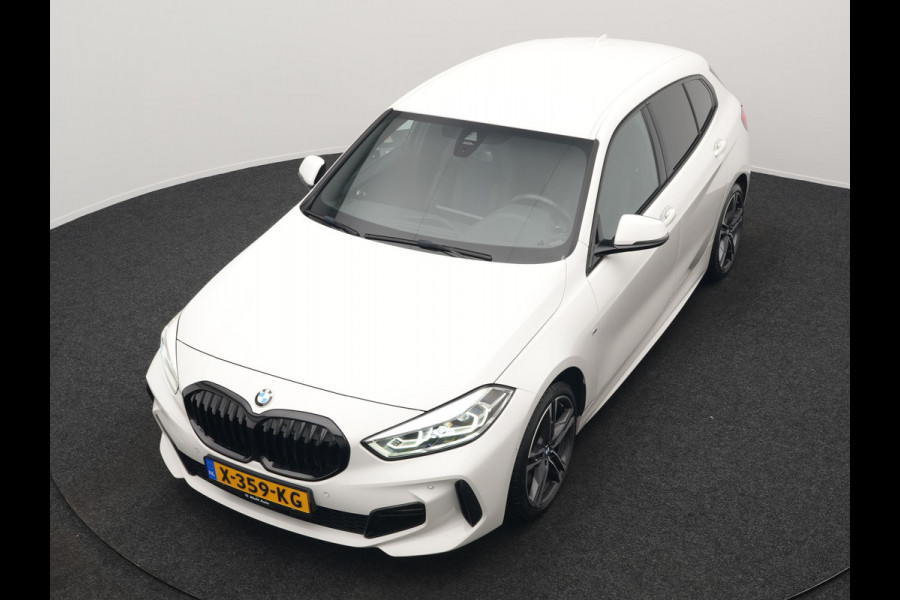 BMW 1-serie 120i M-Sport 179pk Dealer O.H. | Adaptive Cruise | Camera | LED Koplampen | Virtual | Apple Carplay | Sportstoelen & Stuur Verwarmd | Sfeerverlichting | Keyless | DAB |