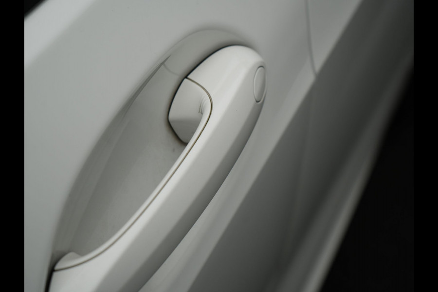 BMW 1-serie 120i M-Sport 179pk Dealer O.H. | Adaptive Cruise | Camera | LED Koplampen | Virtual | Apple Carplay | Sportstoelen & Stuur Verwarmd | Sfeerverlichting | Keyless | DAB |