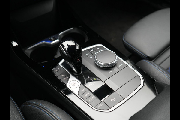 BMW 1-serie 120i M-Sport 179pk Dealer O.H. | Adaptive Cruise | Camera | LED Koplampen | Virtual | Apple Carplay | Sportstoelen & Stuur Verwarmd | Sfeerverlichting | Keyless | DAB |